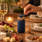 Dispensador de Palitos LINO em Azul Navy em ambiente de cozinha